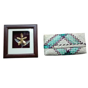 Cenderahati Pewter Frame & Sumpit Bag